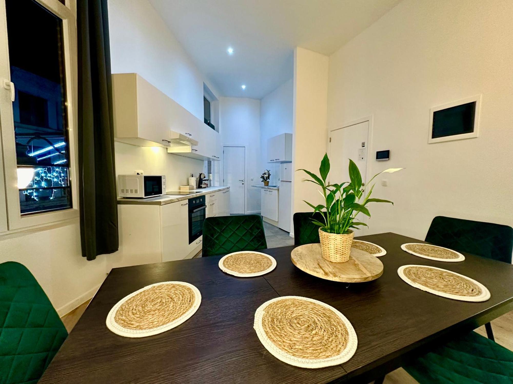 Luxury Suites Mons By Rikas Hotels Eksteriør billede