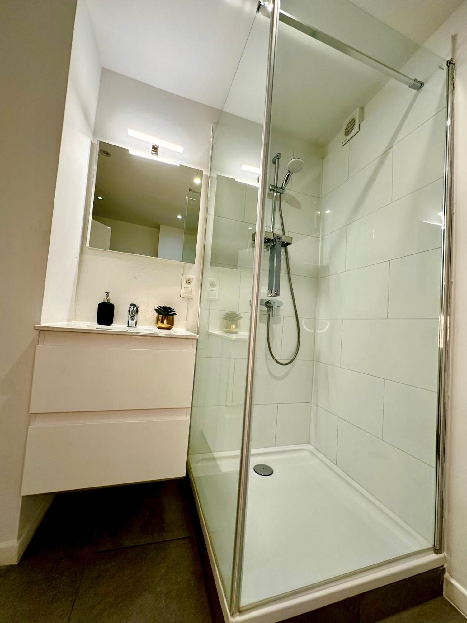 Luxury Suites Mons By Rikas Hotels Eksteriør billede