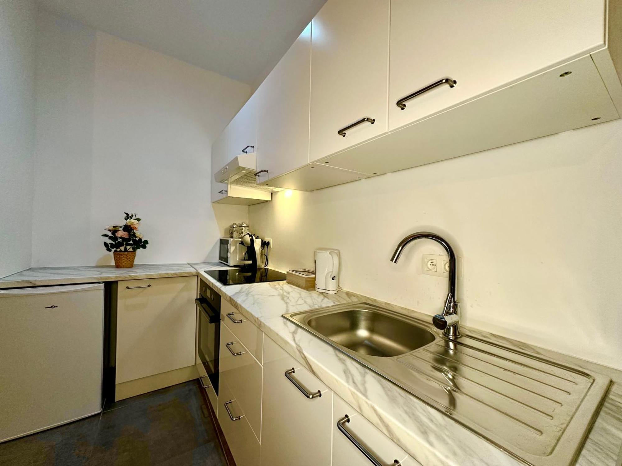 Luxury Suites Mons By Rikas Hotels Eksteriør billede