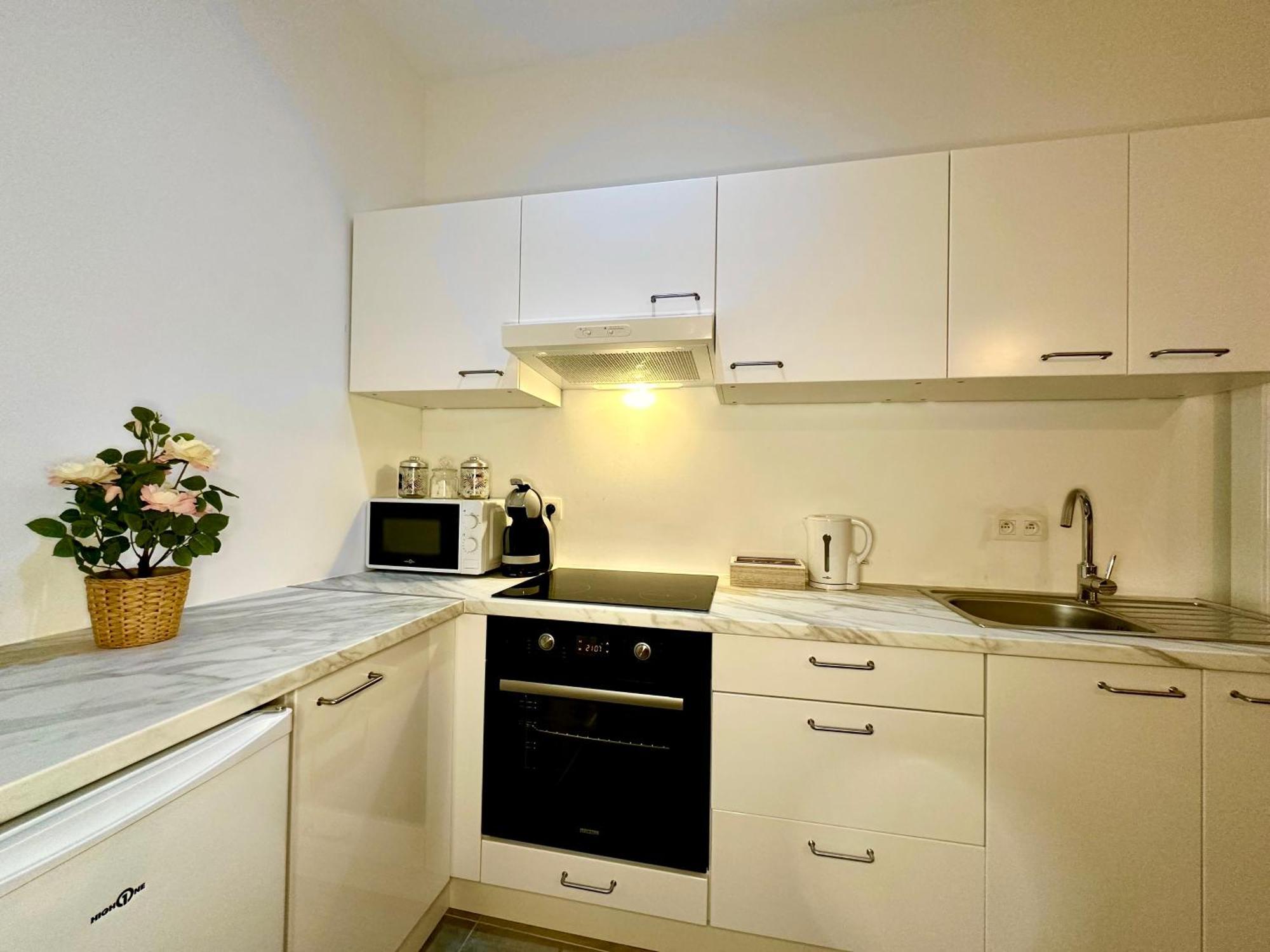 Luxury Suites Mons By Rikas Hotels Eksteriør billede
